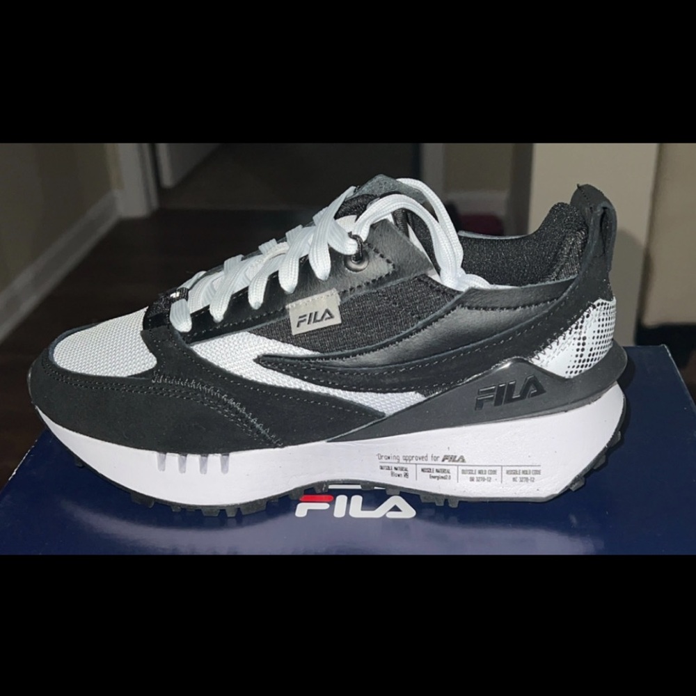 Fila racer BRAND NEW grade school size 5
